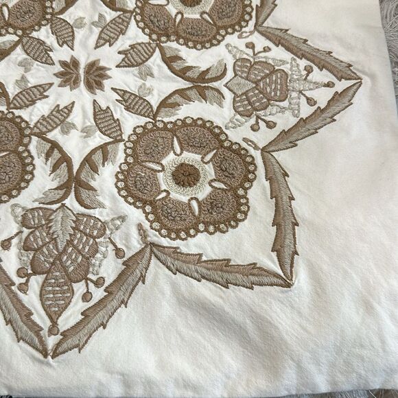 Pottery Barn Cora Medallion Embroidered Pillow Cover 20”x 20” Neutral Tones - Picture 12 of 17